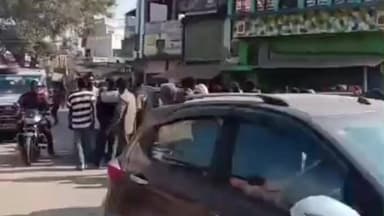 নওদা: মধুপুর বাজারে চারচাকা গাড়ি ও সাইকেলের সংঘর্ষ আহত ২