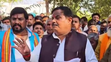 महमूदाबाद: धरने के बाद एएसपी ने दिया आश्वासन, प्रभारी निरीक्षक समेत तीन को किया जाएगा लाइन हाजिर, जांच कर की जाएगी कार्रवाई