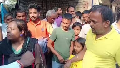 आदित्यपुर गम्हरिया: RIT थाना क्षेत्र के रोड नं. 11 में प्रसाद खिलाने के बहाने बच्चा चोरी का मामला, हंगामे के बाद पहुंची पुलिस