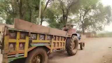 मऊरानीपुर: थाना लहचूरा क्षेत्र में दिन-रात चल रहा अवैध बालू खनन, वीडियो सोशल मीडिया पर हुआ वायरल