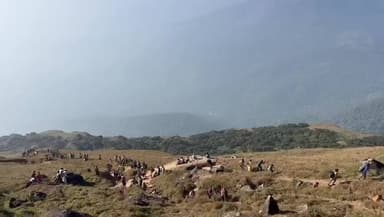 பேரூர்: வெள்ளியங்கிரி மலையில் லட்சக் கணக்கான பக்தர்கள் குவிந்தனர் - மகா சிவராத்திரி கோலாகலம்