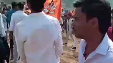 फुल्लीडूमर: ओलहनी गांव के दुर्जय पहाड़ पर गढ़िया बाबा मंदिर की हुई भव्य प्राण प्रतिष्ठा, निकाली गई कलश शोभायात्रा