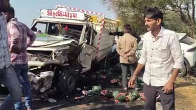 વંથળી: કોયલી ફાટક નજીક તરબૂચ ભરેલ બોલેરો અને કાર વચ્ચે અકસ્માત,2 થી 3 લોકોને ઇજા પહોંચી,2 કિમી સુધી ટ્રાફિકજામ સર્જાયો