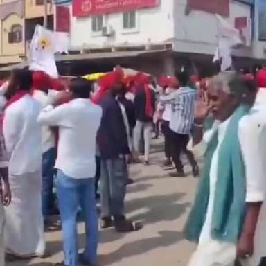 పిట్లం: పిట్లంలో సేవాలాల్ మహారాజ్ జయంతిని వైభవంగా నిర్వహించిన బంజారా సోదరులు,పెద్దఎత్తున ర్యాలీ నిర్వహించి, నివాళులు అర్పించారు