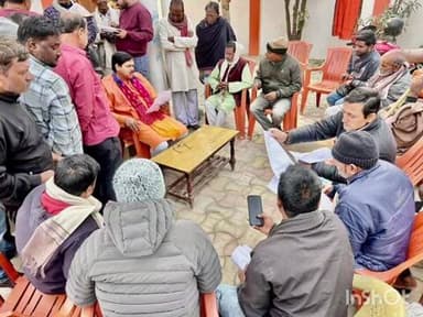 सिधवलिया: डुमरिया स्थित कार्यालय पर बैकुंठपुर विधायक मिथिलेश तिवारी ने लगाया जनता दरबार, सुनी लोगों की समस्याएं