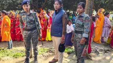 बरहरा: बड़हरा कोठी प्रखंड क्षेत्र के विभिन्न शिवालयों में महाशिवरात्रि पर उमड़ी श्रद्धालुओं की भीड़