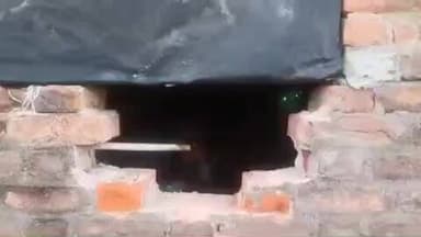 कोरांव: ढेरहन में पक्की दीवार काटकर घुसे चोरों ने लाखों के जेवर और नकदी की चोरी, भुक्तभोगी ने दी तहरीर, पुलिस जांच में जुटी