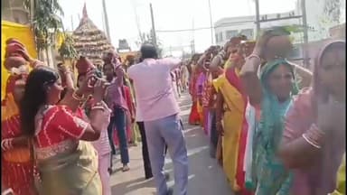 असरगंज: महाशिवरात्रि पर माछीडीह गांव में अष्टयाम से पहले निकली कलश शोभा यात्रा