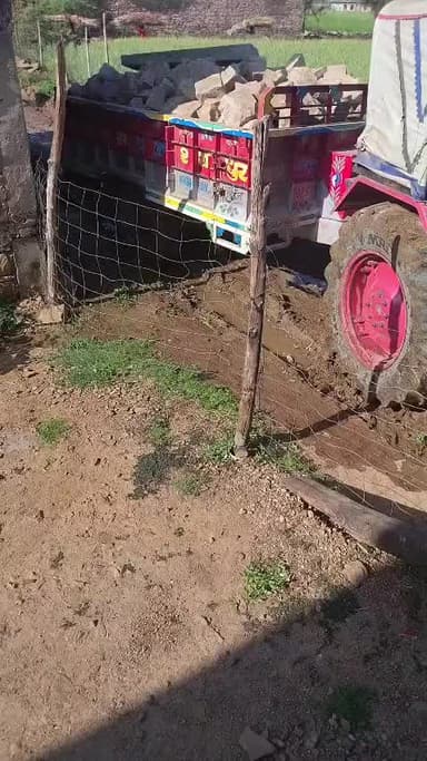 हमारे गांव radep इंद्रापुरी बस्ती में पाइप लाइन लीक हो रही ही लगभग एक महीना हो गया he तो koi सही नही करा रहा है #