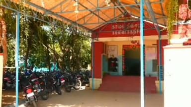 அம்பாசமுத்திரம்: கல்லிடைக்குறிச்சி பகுதியில் போலீஸ்காரர் வீட்டில் கொள்ளை அடித்த சிறுவன் உட்பட மூன்று பேர் கைது