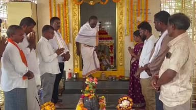 ధర్మపురి: బుగ్గారం లో మండలంలో మహాశివరాత్రి సందర్భంగా శ్రీసాంబశివుని ఆలయంలో స్వామివారికి అభిషేకాలు ప్రత్యేక పూజలు