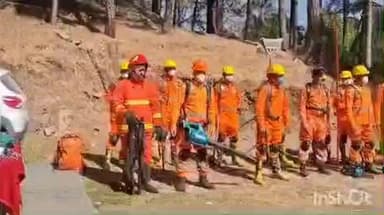 भिकियासैन: रानीखेत रेंज में फायर सीजन को लेकर फायर वॉचरों और वन विभाग के अधिकारियों-कर्मचारियों को दिया गया प्रशिक्षण