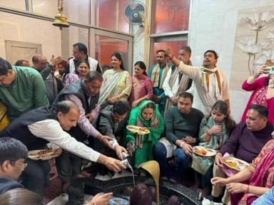 ਨਿਹਾਲ ਸਿੰਘਵਾਲਾ: ਅੱਜ ਮਹਾਂ ਸ਼ਿਵਰਾਤਰੀ ਦੇ ਪਵਿੱਤਰ ਮੌਕੇ ‘ਤੇ ਵਿਧਾਇਕ ਅਮਨ ਆਰੋੜਾ ਵੱਲੋਂ ਸਿੰਘਾਵਾਲਾ ਰੋਡ ਸਥਿਤ ਮੰਦਰ ਵਿਖੇ ਹਾਜ਼ਰੀ ਲਗਵਾਈ ਗਈ