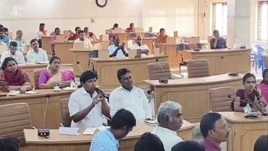 அம்பத்தூர்: பொது கழிப்பறைகளில் துர்நாற்றம் வீசுகிறது அதிமுக கவுன்சிலரின் குற்றச்சாட்டால் மண்டல கூட்டத்தில் வாக்குவாதம்