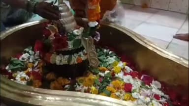 रावेर: भोकर येथे भोलेबाबांच्या चरणी भाविक लीन; ओंकारेश्वर महादेव दर्शनासाठी अलोट गर्दी !