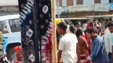 बाढ़: बाढ़ के कचहरी चौक के पास कार ने ई-रिक्शा को मारी टक्कर, 2 महिलाओं समेत 3 घायल