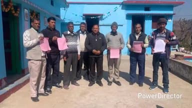 रामगढ़: पूर्व दर्जाधारी पीसी गोरखा ने कांडा पहुंचकर ग्रामीणों से संवाद किया, सड़क की बदहाल स्थिति पर नाराजगी व्यक्त की