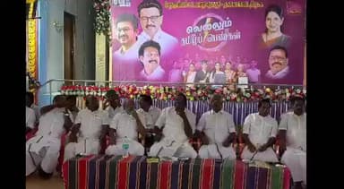வேதாரண்யம்: வேதாரணியம் தனியார் திருமண மண்டபத்தில் வெல்லும் தமிழ் பெண்கள் ஸ்டாலின் மகளிர் பாசறை சார்பில் பயிற்சி கூட்டம் நடைபெற்றது