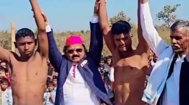 नौगढ़: देवानी चुआ में भव्य कुश्ती प्रतियोगिता का शुभारंभ सांसद छोटेलाल खरवार ने किया