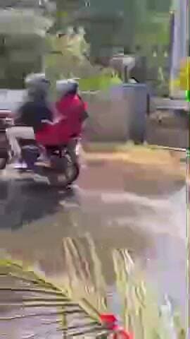 ചേർത്തല: അരൂക്കുറ്റി റോഡിൽ ജപ്പാൻ കുടിവെള്ള പദ്ധതിയുടെ പൈപ്പ് പൊട്ടി ജല വിതരണം മുടങ്ങി