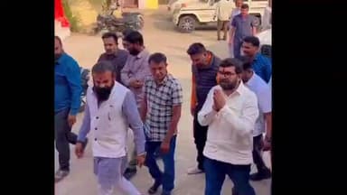 चांद: छिंदवाड़ा सांसद विवेक बंटी साहू पहुंचे चांद, सहस्त्र चंडी महायज्ञ में शामिल होने का दिया निमंत्रण