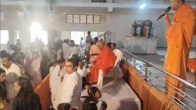 ಭಾಲ್ಕಿ: ಪಟ್ಟಣದಲ್ಲಿ ಮಹಾ ಶಿವರಾತ್ರಿ ನಿಮಿತ್ತ ಭಕ್ತಿ ಶ್ರದ್ಧೆಯಿಂದ ಜರುಗಿದ ಸಾಮೂಹಿಕ ಇಷ್ಟಲಿಂಗ ಪೂಜೆ ಕಾರ್ಯಕ್ರಮ