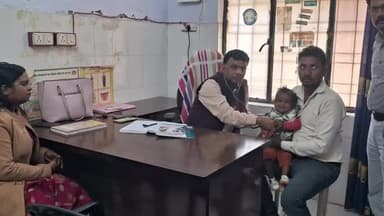 मंझनपुर: कौशाम्बी में आरोग्य स्वास्थ्य मेले में 970 मरीजों का इलाज किया गया, सीएमओ ने पीएचसी करारी का किया निरीक्षण