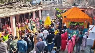 मकरीड़ी: लांगणा में महाशिवरात्रि की धूम: पंचमुखी महादेव मंदिर में उमड़ा आस्था का सैलाब, हजारों भक्तों ने किया जलाभिषेक
