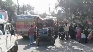 गड़हनी: ट्रैक्टर बिगड़ने से गड़हनी बनास नदी पुल पर घंटों लगा जाम