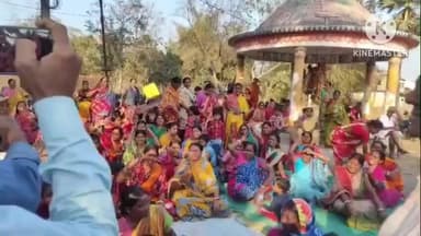 রঘুনাথপুর ১: রঘুনাথপুরের ঝাড়ুখামার এলাকায় দূষণ কারী কারখানা গড়ার বিরুদ্ধে প্রতিবাদ জানিয়ে গ্রামবাসীদের সাংবাদিক সম্মেলন