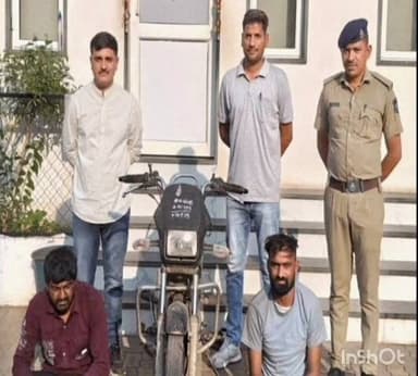 રાજુલા: રાજુલામાં પોલીસનો સખત પ્રહાર, ગુનાહિત ઇતિહાસ ધરાવતા બે આરોપી ચોરીની મોટરસાયકલ સાથે ઝડપાયા