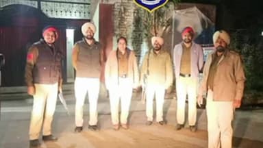 ਨਿਹਾਲ ਸਿੰਘਵਾਲਾ: ਮੋਗਾ ਪੁਲਿਸ ਵੱਲੋਂ ਰਾਤ ਦੇ ਸਮੇਂ ਜ਼ਿਲ੍ਹੇ ਦੇ ਵੱਖ-ਵੱਖ ਇਲਾਕਿਆਂ ਵਿੱਚ ਲੋਕਾਂ ਦੀ ਸੁਰੱਖਿਆ ਨੂੰ ਯਕੀਨੀ ਬਣਾਉਣ ਲਈ ਪੁਲਿਸ ਕਰਮਚਾਰੀ ਤਾਇਨਾਤ