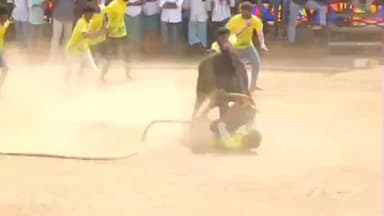 காளையார்கோவில்: பொங்கல் விழாவை முன்னிட்டு உழவூரணியில் வடமாடு மஞ்சுவிரட்டு – 13 காளைகள், 117 வீரர்கள் பங்கேற்பு