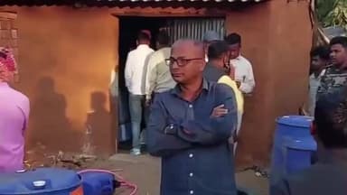 पेटरवार: सुईयाडीह गांव में संदिग्ध अवस्था में मिला शव, अवैध शराब फैक्ट्री का भंडाफोड़