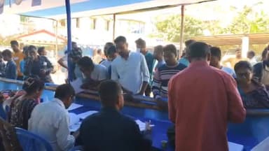 সন্দেশখালি ১: ন্যাজাট এর ল্যাম্পসে যুব সাথী ফর্ম ফিলাপের জন্য উপচে পড়ল আবেদনকারীদের ভিড়