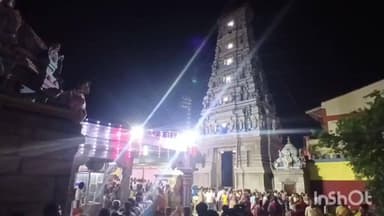 அன்னூர்: அன்னூர் மண்ணீஸ்வரர் ஆலயத்தில் சிவராத்திரி பூஜையில் ஆயிரக்கணக்கான பக்தர்கள் கலந்து கொண்டு சாமி தரிசனம் செய்தனர்