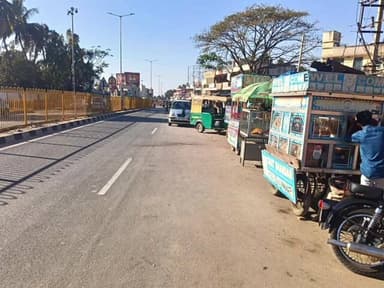 ಗೌರಿಬಿದನೂರು: ಸುಗಮ ಸಂಚಾರಕ್ಕೆ ಫುಟ್ಪಾತ್ ಒತ್ತುವರಿ ತೆರವಿಗೆ ಸಾರ್ವಜನಿಕರ ಒತ್ತಾಯ