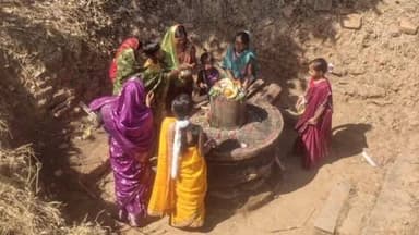 अल्बर्ट एक्का (जारी): गोविंदपुर पंचायत के बड़काडीह स्थित शिवघुटरा महादेव मंदिर में उमड़ी श्रद्धालुओं की भीड़