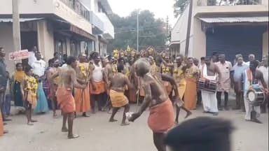 கயத்தாறு: கயத்தாறு நல்ல அய்யனார் சாஸ்தா கோவிலில் பால்குட ஊர்வலம் விமர்சையாக நடைபெற்றது