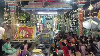 மதுராந்தகம்: கருங்குழி காசி விசாலாட்சி உடனுறை விஸ்வநாதர் கோயிலில் மகாசிவராத்திரி விழா வெகு விமரிசையாக நடைபெற்றது