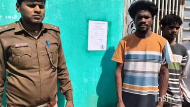 नोआमुंडी: ठगी का आरोपी फरार, पुलिस ने घर पर इस्तेहार चस्पा किया