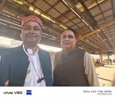 आज कल्याणपुर विधानसभा के लोकप्रिय विधायक, बिहार सरकार के पूर्व मंत्री, आदरणीय महेश्वर हजारी जी से दिल्ली से वापसी यात्रा के दौरान राजधानी एक्सप्रेस मे चढने के दौरान आत्मीय भेट हुई,, सुखद 👌🌹🙏