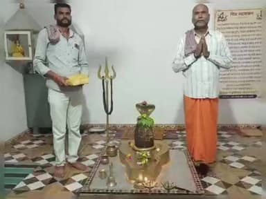 महाशिवरात्रि पर मकरादुवारी व चांदनी बिहारपुर के शिव मंदिरों में उमड़ा आस्था का सैलाब