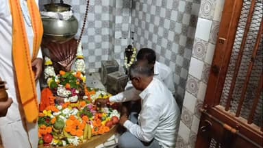 નખત્રાણા: મહાશિવરાત્રીના પર્વે નખત્રાણાના ઐતિહાસિક પુંઅરેશ્વર મહાદેવ મંદિરે ઉમટ્યું શ્રદ્ધાનું પૂર