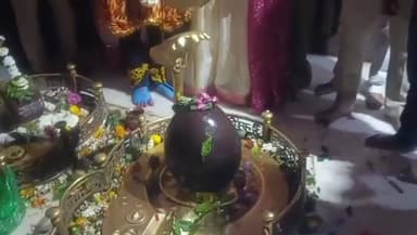 बागली: ग्राम जटाशंकर के रामायण कालीन जटाशंकर तीर्थ में उमड़ा आस्था का सैलाब, मन्नत पूरी होने पर तुलादान