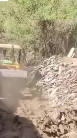 बानसूर: महनपुर में आज पंचायत प्रशासन ने अतिक्रमण पर की कार्रवाई