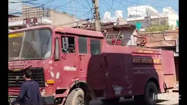 सरमथुरा: शॉर्ट सर्किट के चलते लगी आग, कॉलोनी में मची अफरा-तफरी