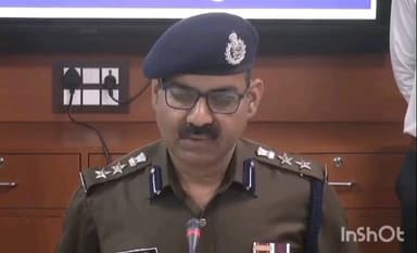 चीनोर: ग्वालियर के चपरौली गांव में अवैध शराब की खेप पकड़ी, पुलिस ने 24 क्वार्टर के साथ आरोपी को दबोचा