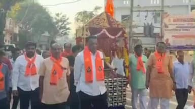 જાંબુઘોડા: જાંબુઘોડામાં મહાશિવરાત્રી પર્વને લઇને નીલકંઠેશ્વર મહાદેવ મંદિરથી ભવ્ય શોભાયાત્રા યોજાઈ,જિલ્લા ભાજપ પ્રમુખ હાજર રહ્યા