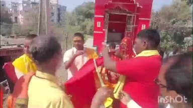 चरपोखरी: जय माता दी के जयकारों से गूंजा चरपोखरी, गाजे-बाजे के साथ हुआ महायज्ञ का ध्वजारोहण